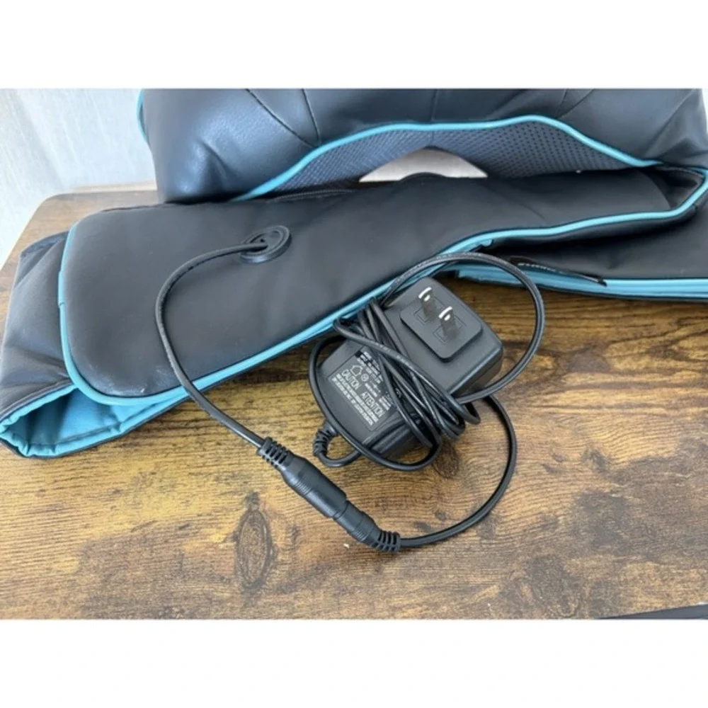 Mo Cuishle Shiatsu Neck & Shoulder Massager Heat‎ Deep Kneading